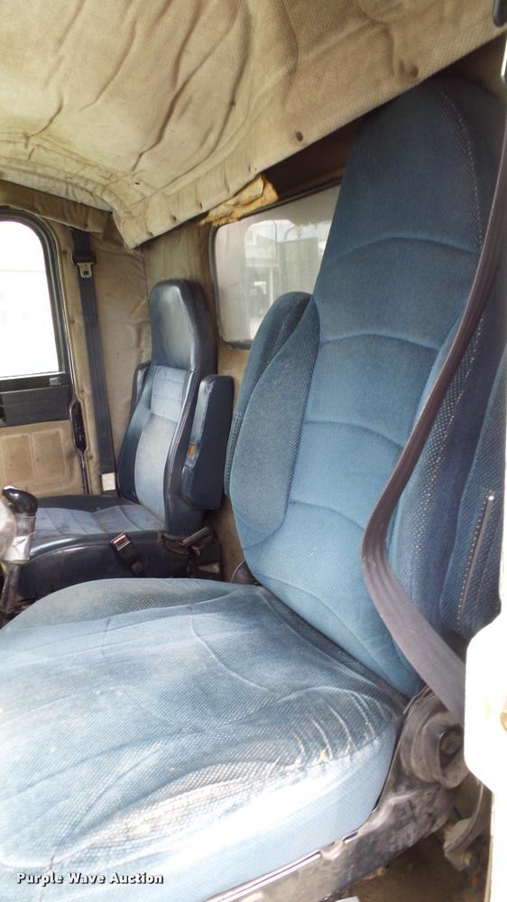 image for item L3130 1997 Freightliner FLD dump truck