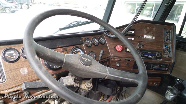 image for item L3130 1997 Freightliner FLD dump truck