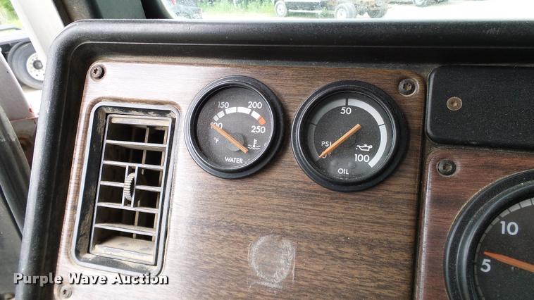 image for item L3130 1997 Freightliner FLD dump truck