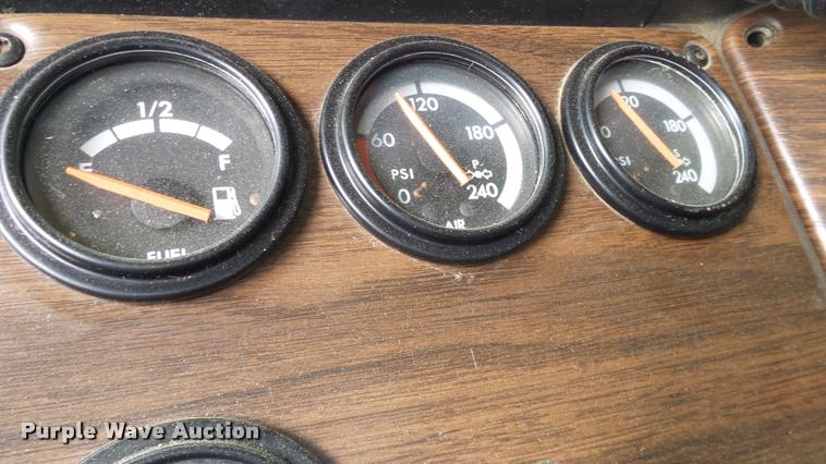 image for item L3130 1997 Freightliner FLD dump truck