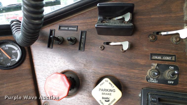 image for item L3130 1997 Freightliner FLD dump truck