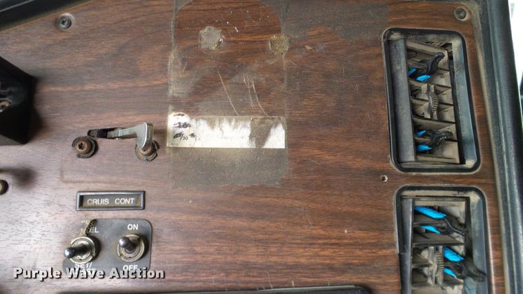 image for item L3130 1997 Freightliner FLD dump truck