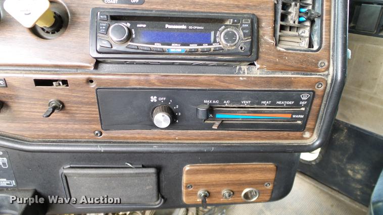 image for item L3130 1997 Freightliner FLD dump truck