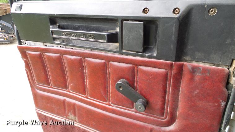 image for item L3130 1997 Freightliner FLD dump truck