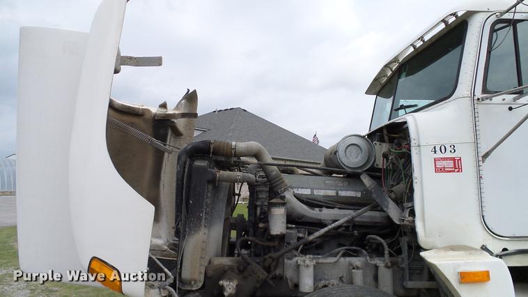 image for item L3130 1997 Freightliner FLD dump truck