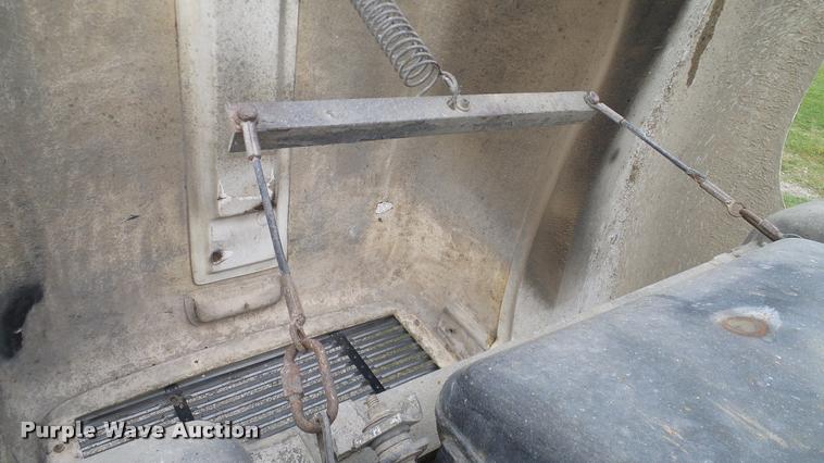 image for item L3130 1997 Freightliner FLD dump truck