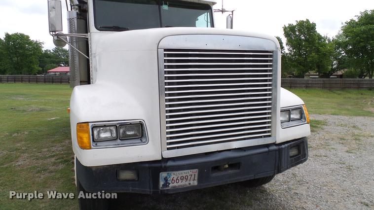 image for item L3130 1997 Freightliner FLD dump truck