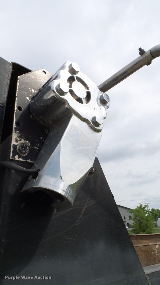 image for item L3130 1997 Freightliner FLD dump truck