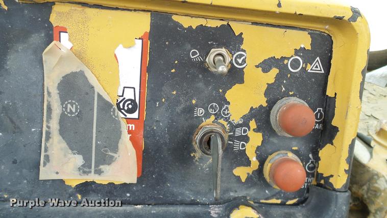 image for item L3132 1986 Dresser 520B wheel loader
