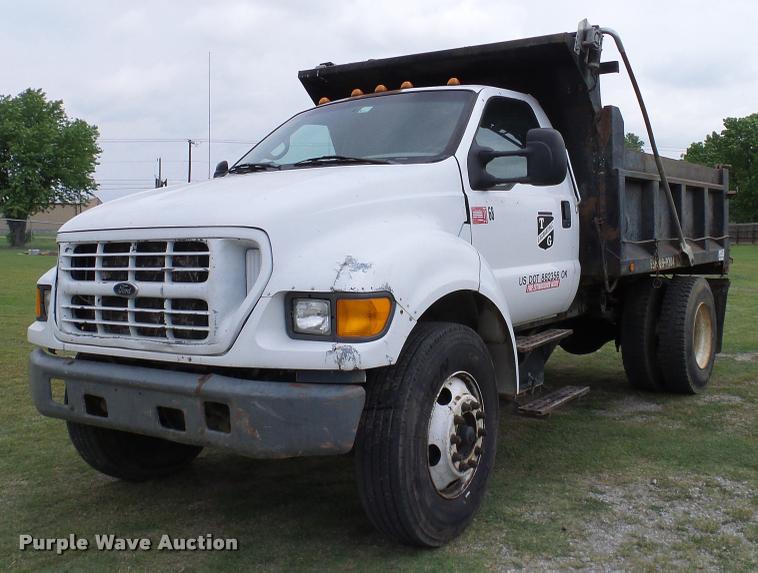 image for item L3136 2000 Ford F750 dump truck