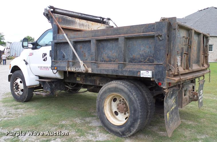 image for item L3136 2000 Ford F750 dump truck
