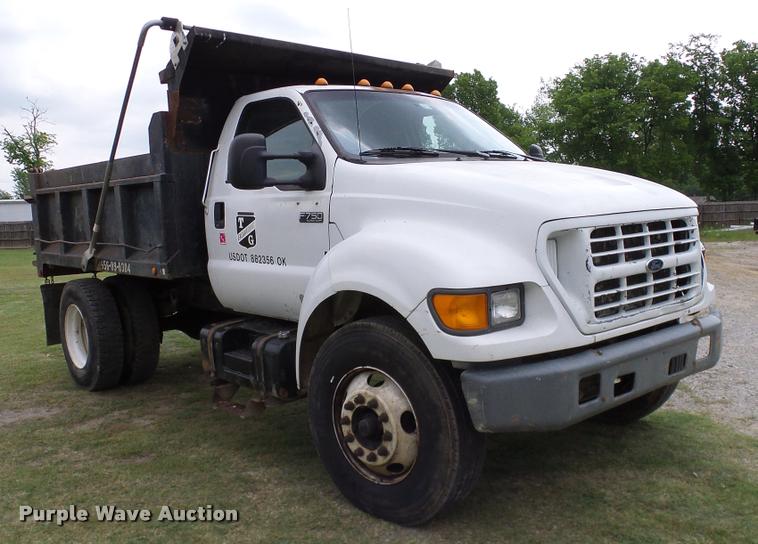 image for item L3136 2000 Ford F750 dump truck