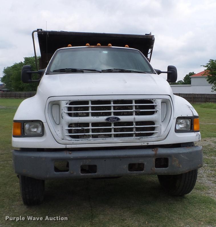 image for item L3136 2000 Ford F750 dump truck