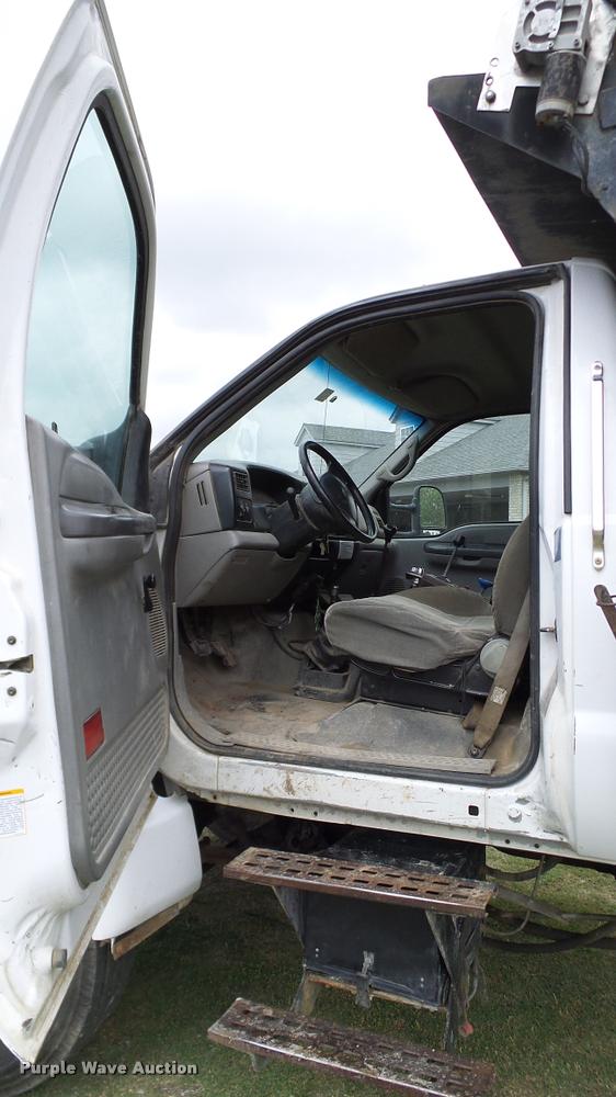 image for item L3136 2000 Ford F750 dump truck