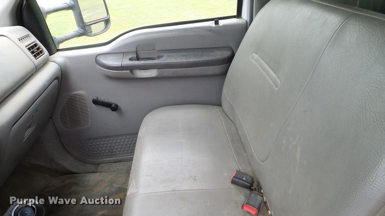 image for item L3136 2000 Ford F750 dump truck