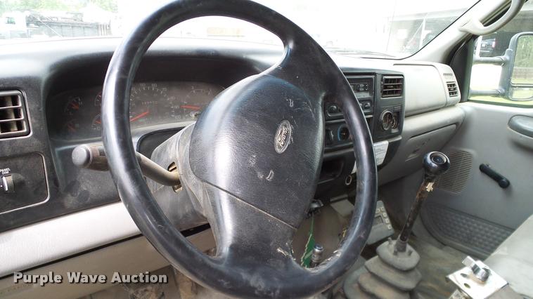 image for item L3136 2000 Ford F750 dump truck