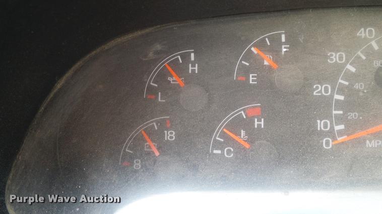 image for item L3136 2000 Ford F750 dump truck