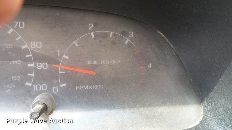 image for item L3136 2000 Ford F750 dump truck