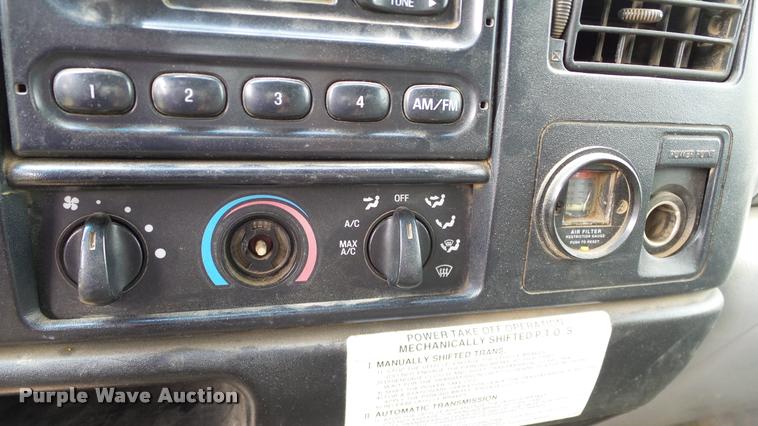 image for item L3136 2000 Ford F750 dump truck