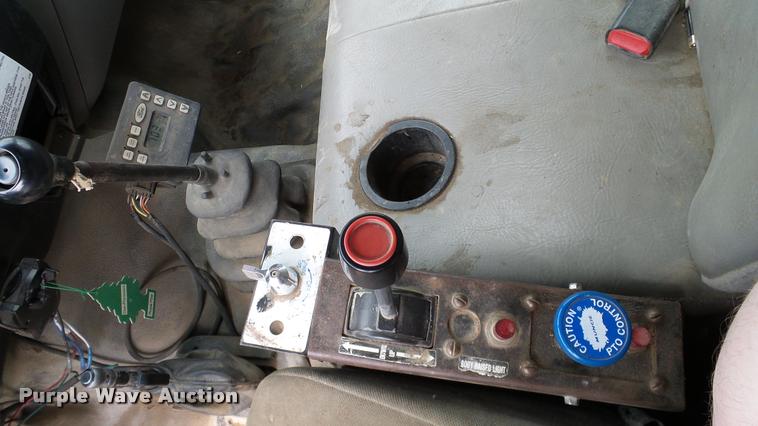 image for item L3136 2000 Ford F750 dump truck