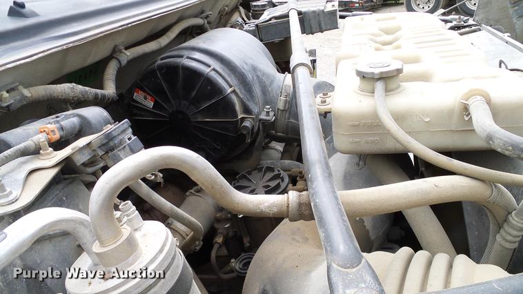 image for item L3136 2000 Ford F750 dump truck