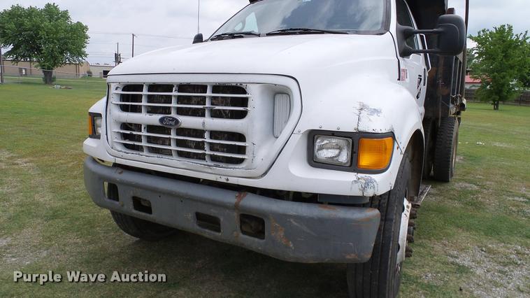 image for item L3136 2000 Ford F750 dump truck