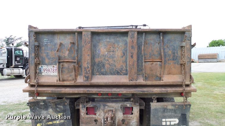 image for item L3136 2000 Ford F750 dump truck
