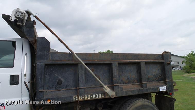 image for item L3136 2000 Ford F750 dump truck