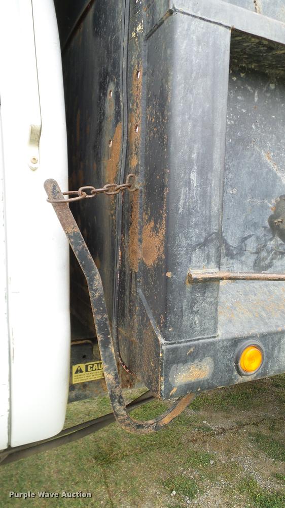 image for item L3136 2000 Ford F750 dump truck