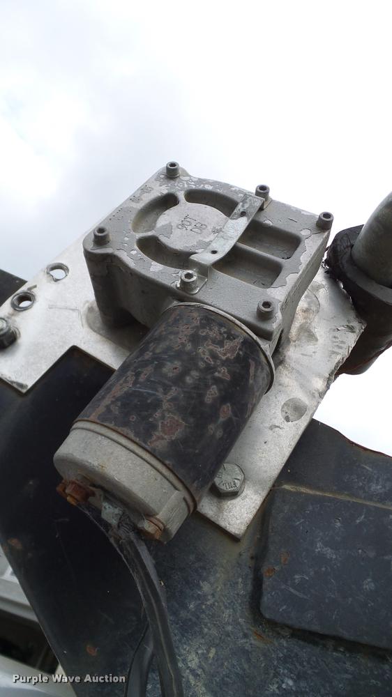 image for item L3136 2000 Ford F750 dump truck