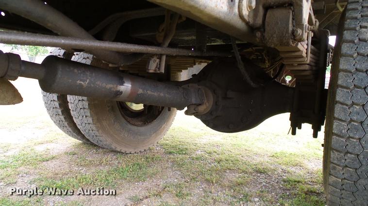 image for item L3136 2000 Ford F750 dump truck