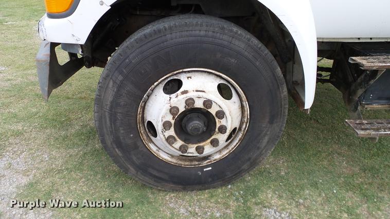 image for item L3136 2000 Ford F750 dump truck