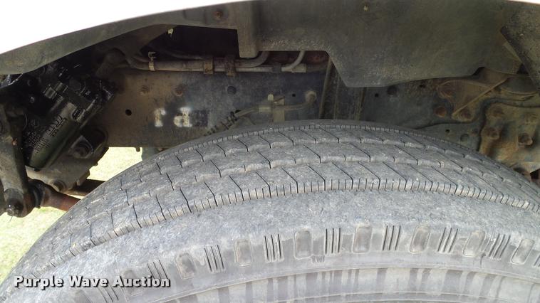 image for item L3136 2000 Ford F750 dump truck