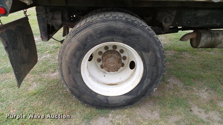 image for item L3136 2000 Ford F750 dump truck