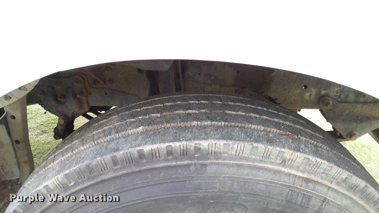 image for item L3136 2000 Ford F750 dump truck