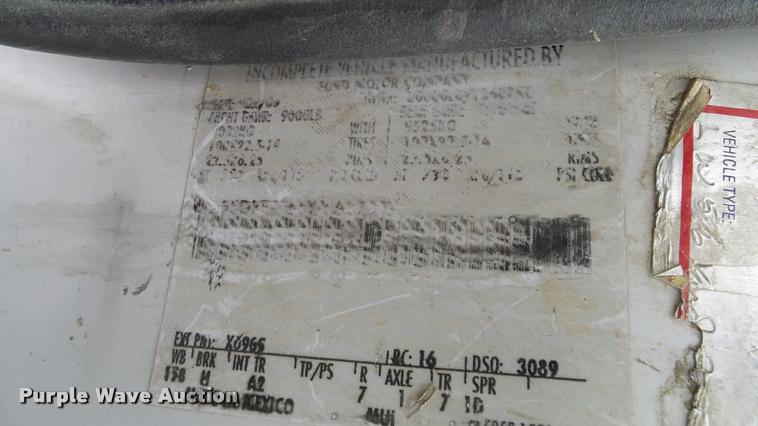 image for item L3136 2000 Ford F750 dump truck