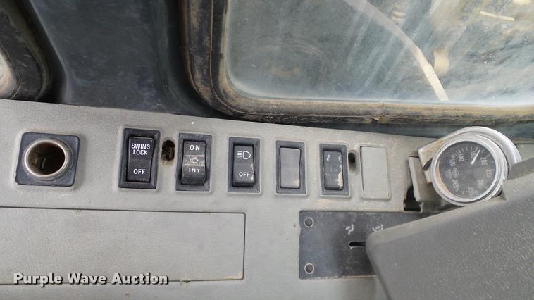 image for item L3140 1994 Komatsu PC200LC-6L excavator