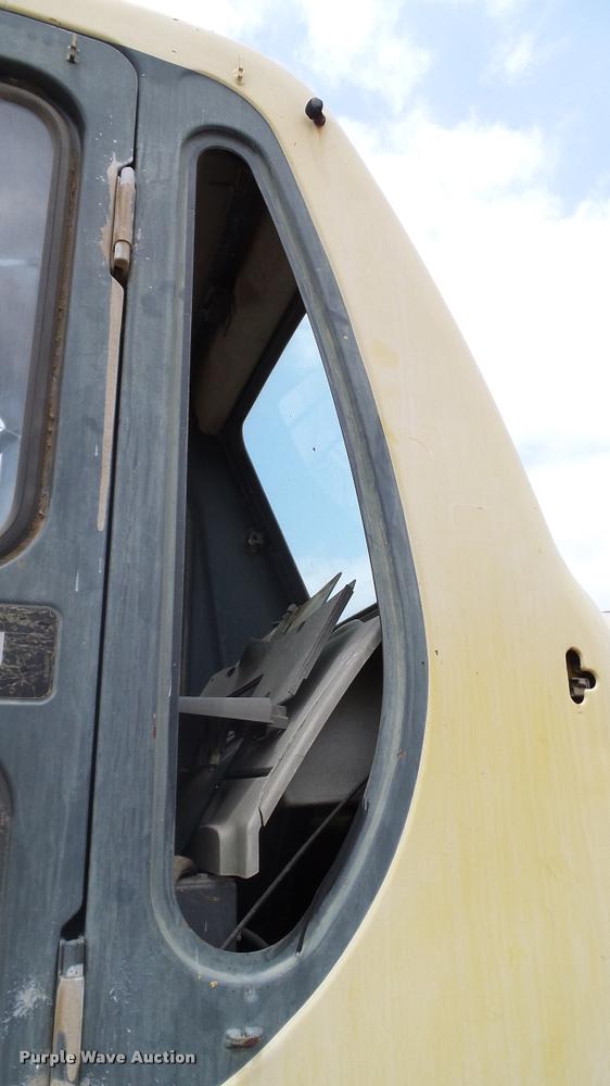 image for item L3140 1994 Komatsu PC200LC-6L excavator