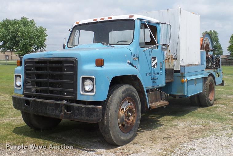 image for item L3141 1981 International 1854 tank truck