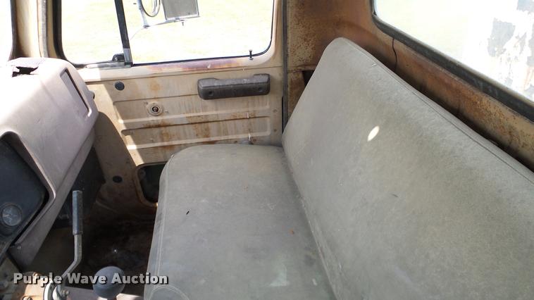 image for item L3141 1981 International 1854 tank truck