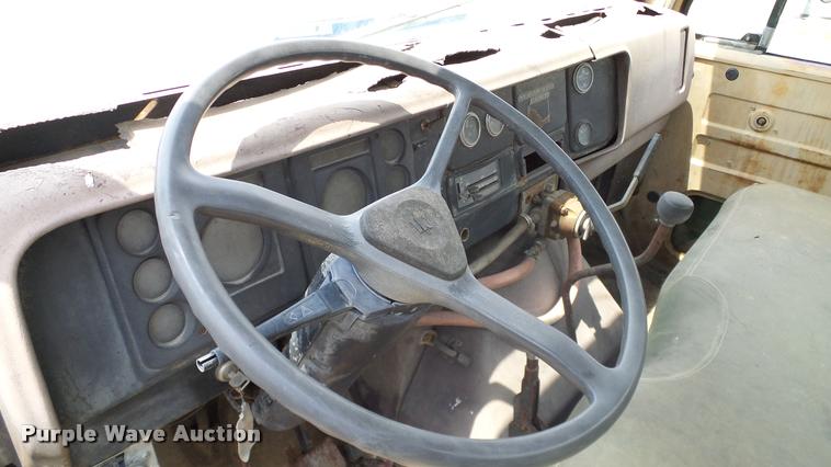 image for item L3141 1981 International 1854 tank truck