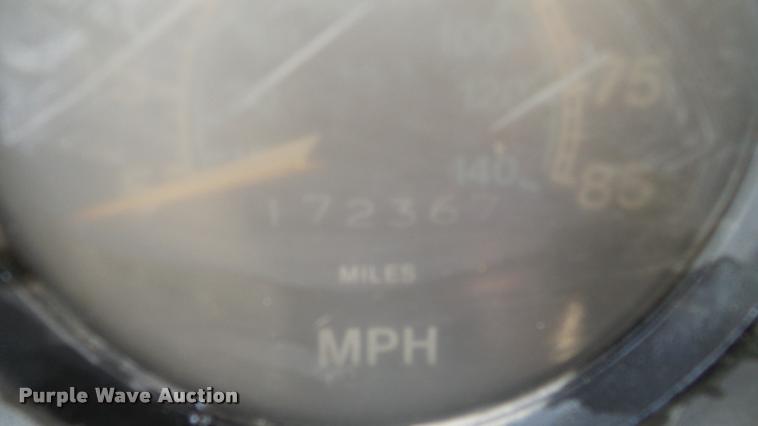 image for item L3141 1981 International 1854 tank truck