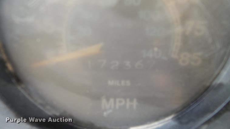 image for item L3141 1981 International 1854 tank truck