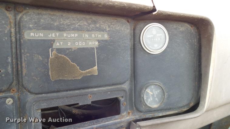 image for item L3141 1981 International 1854 tank truck