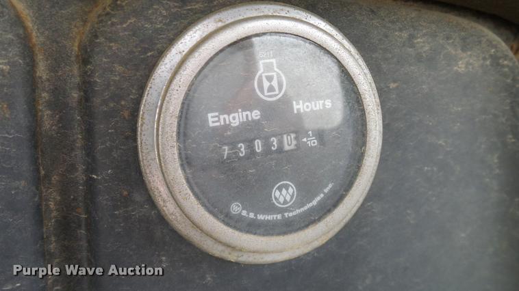 image for item L3141 1981 International 1854 tank truck