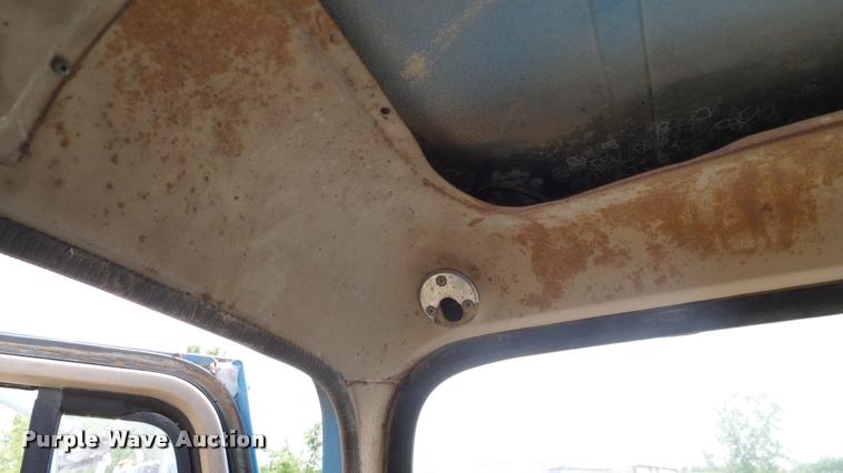 image for item L3141 1981 International 1854 tank truck