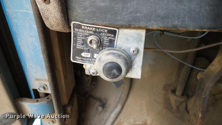 image for item L3141 1981 International 1854 tank truck