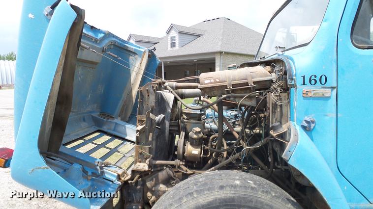 image for item L3141 1981 International 1854 tank truck