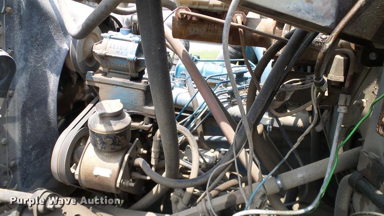 image for item L3141 1981 International 1854 tank truck