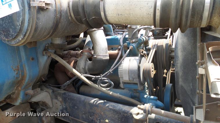 image for item L3141 1981 International 1854 tank truck